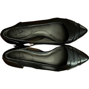 Life Stride Black Flats